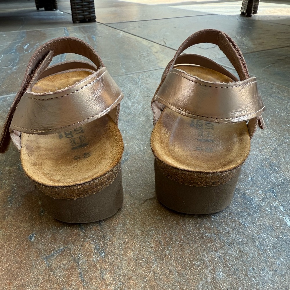 Naot Kayla Rose Gold Sandals Size 40(9) - Picture 3 of 7